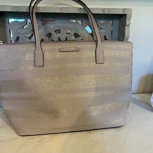 Beautiful Kate Spade Medium-Sized Tote- Near Perfect Condition!